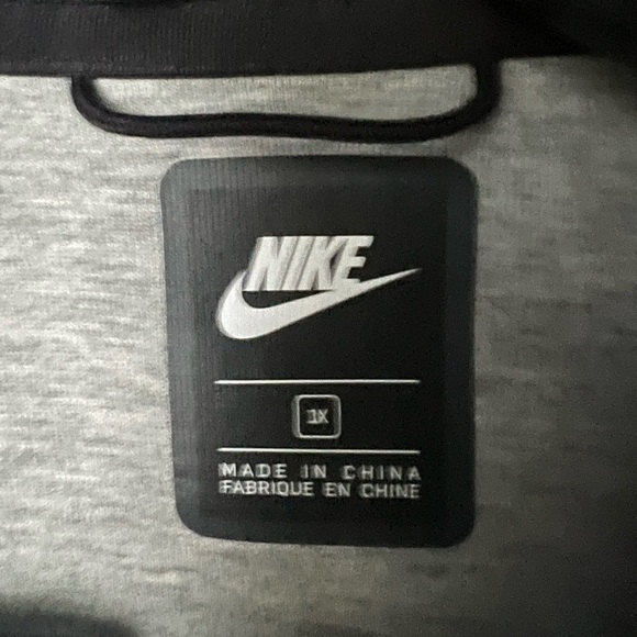 Nike Tech zip up size 1X.. grey oversized .. worn once!!! Purchased brand new - Picture 4 of 4